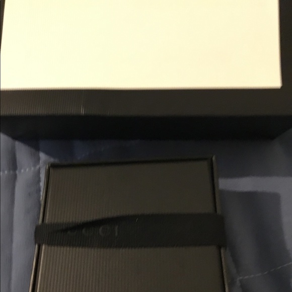 Authentic Gucci Small Jewelry Box & Ribbon - Picture 5 of 9